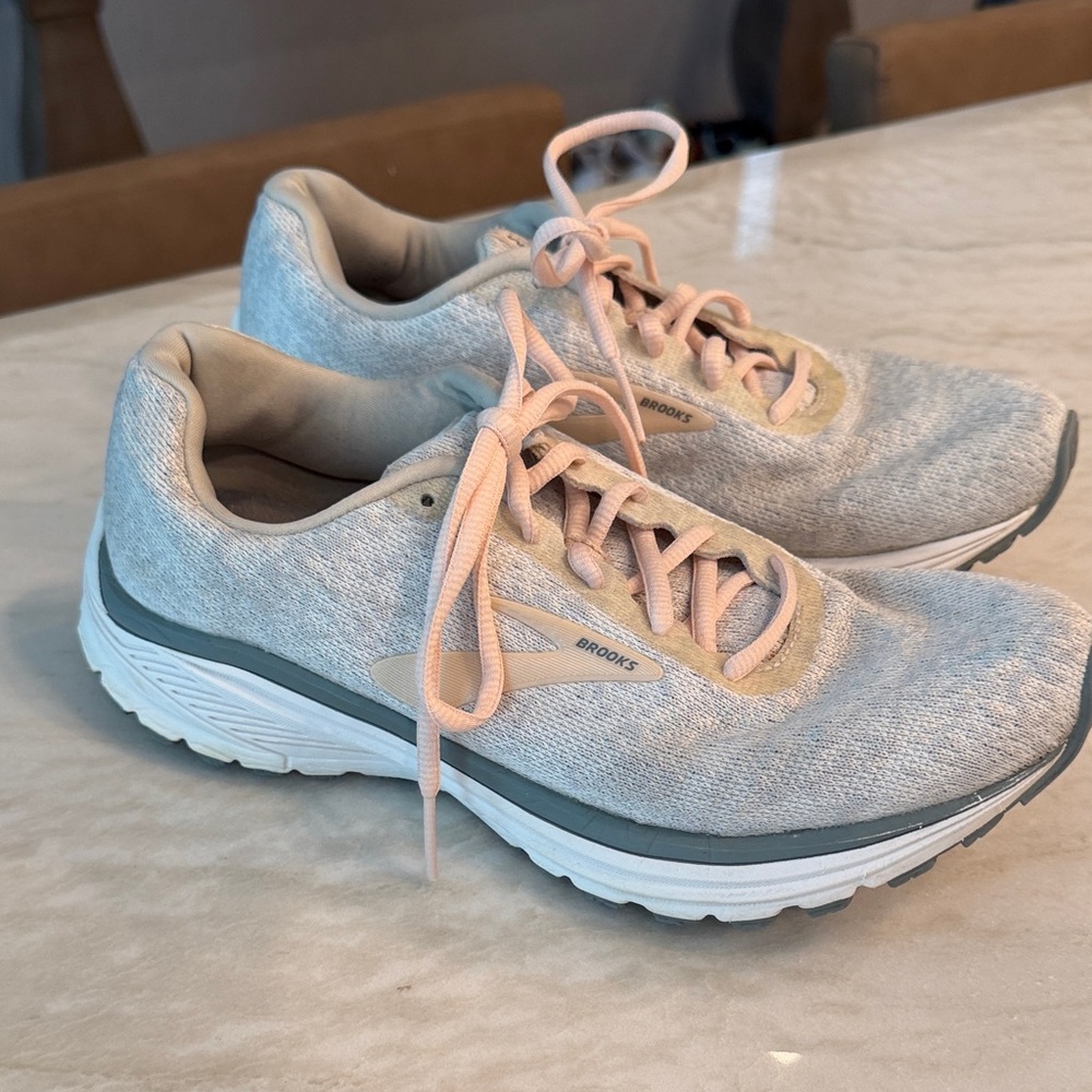 Brooks Women's Anthem 2 Running Shoes - Light Gray with Blush Pink Laces, size 8